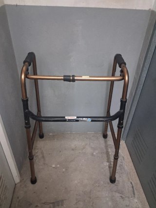 Andador para personas mayores