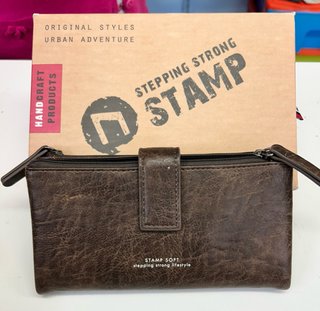 Cartera Billetera Mujer Stamp Privata Marrón.