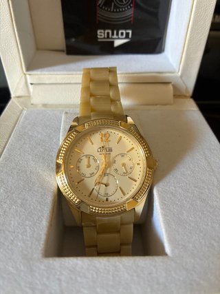 Reloj Lotus Dorado y Beige