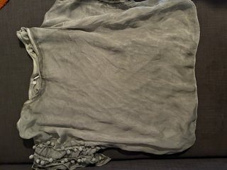 Blusa con borlones en mangas