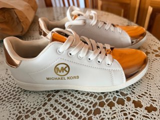 Zapatillas Michael Kors Blancas y Doradas
