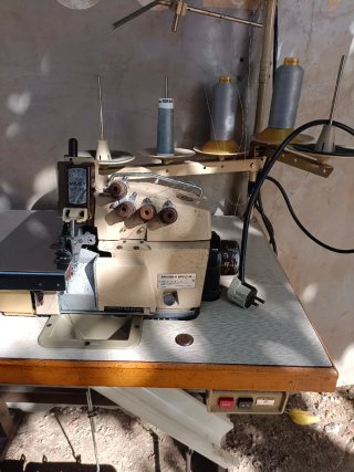 Máquina de coser remalladora industrial
