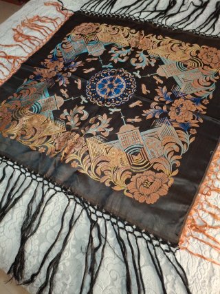 Mantón de Seda Brocada