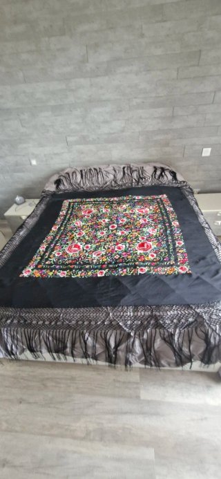 Mantón de Manila Negro con Bordados