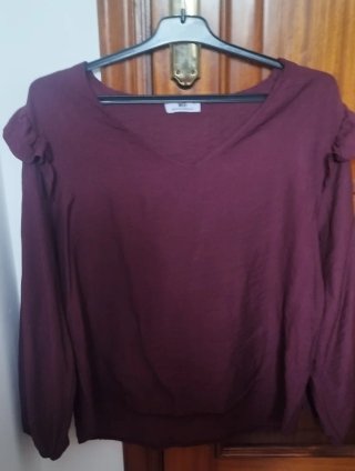 Blusa morada con volantes