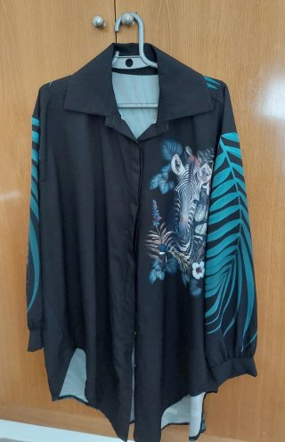 Blusa Negra con Estampado