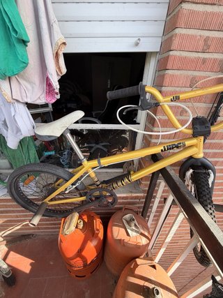 Bicicleta BMX Amarilla