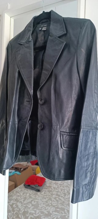 Chaqueta clásica de piel negra Zara