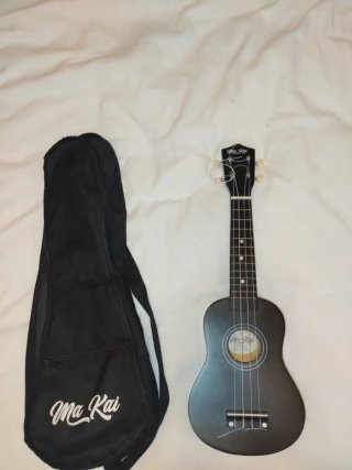Ukelele Makai con Funda Color Negro