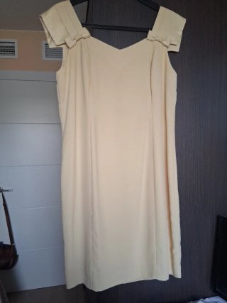Vestido de fiesta amarillo pastel