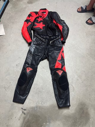 Mono de Moto Dainese Negro y Rojo