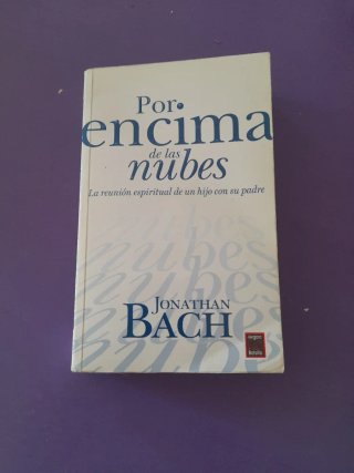 Por encima de las nubes