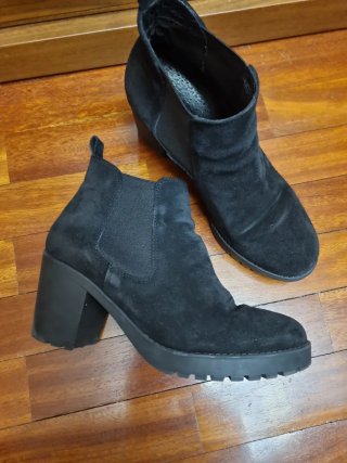 Botines de piel negros