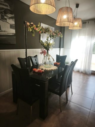 Conjunto de Mesa y 6 Sillas de Comedor