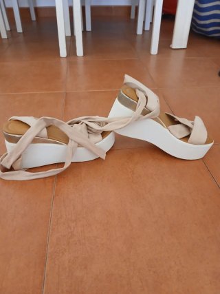 Sandalias de plataforma con lazos