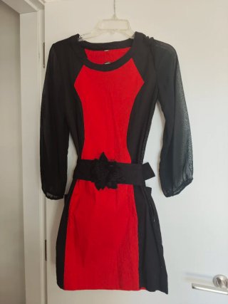 Vestido de fiesta negro y rojo