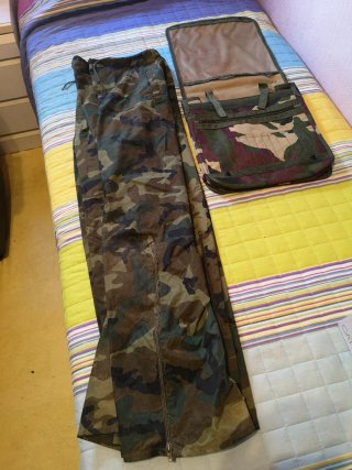 Lote 2 Pantalones Camuflaje y Mochila