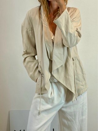 Chaqueta sobrecamisa Zara beige talla XS