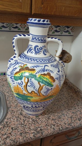 Cántaro de cerámica grande decorado