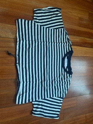 Camiseta Bershka Rayas Azul y Blanca XS