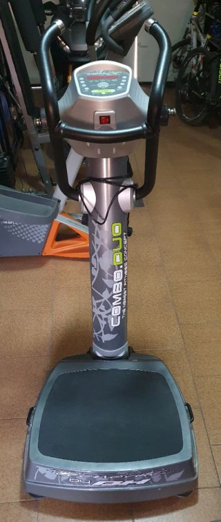 Máquina fitness y vibromasaje elimina celulitis.