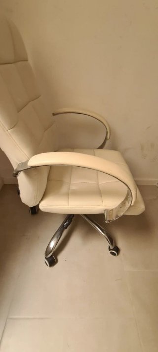 Silla de escritorio beige