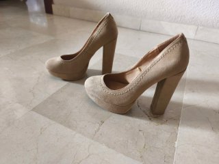 Zapatos de tacón beige
