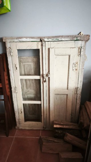 Ventana Antigua de Madera