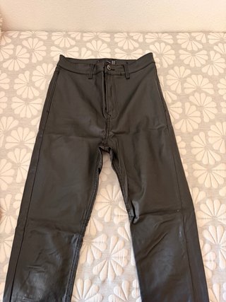 Pantalones Negros Efecto Piel Talla 40
