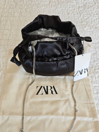 Bolsito de fiesta Zara negro. Con etiqueta