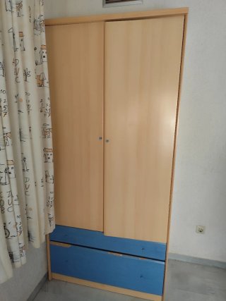 Armario de Madera con Dos Cajones