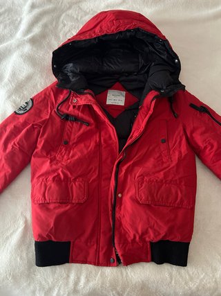 Chaquetón Rojo de Bershka. Talla S, muy poco uso.