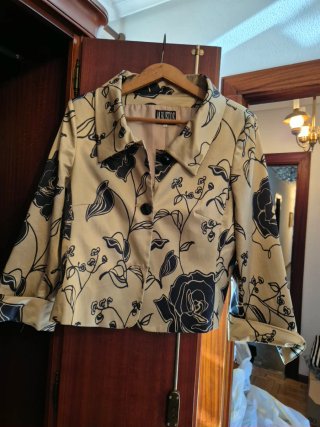 Chaqueta Marintos Estampada Beige y Negra