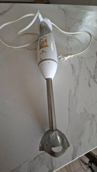 Batidora de mano blanca