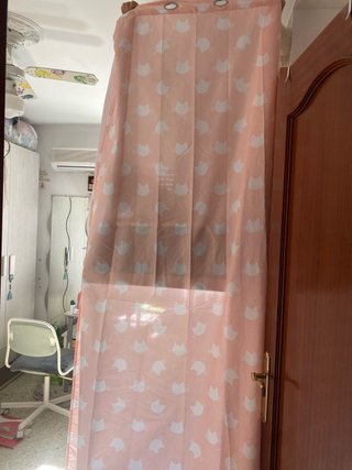 Cortina Rosa con Estampado de Gatitos