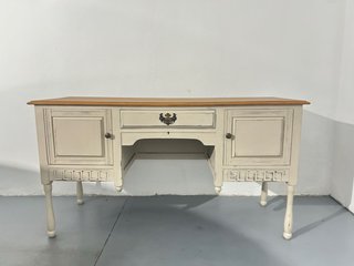 Escritorio de madera restaurado