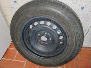 Neumático con llanta de acero