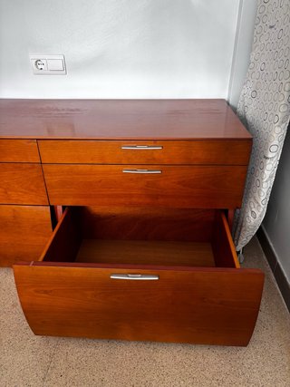 Cómoda baja de madera con 9 cajones