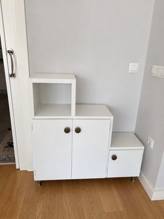 Mueble en escalera color blanco