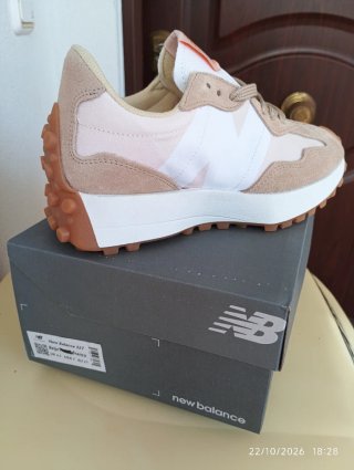 New Balance 327 Beige y Blancas Talla 37 35 36 40