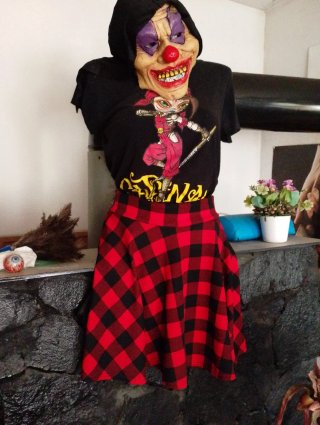 Conjunto mujer camiseta y falda cuadros