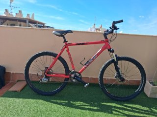Bicicleta de Montaña WRC Roja