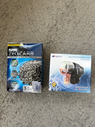 Comedero Automático Resun y Zeo-Carb Fluval