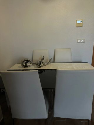 Conjunto mesa y sillas de salón