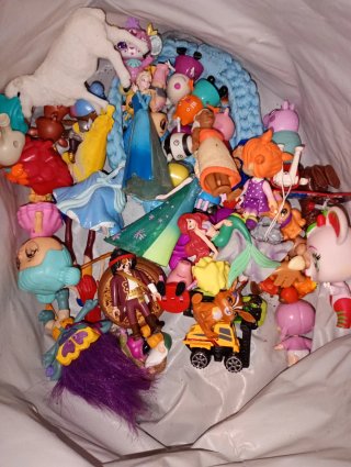 Lote de figuras y muñecos variados