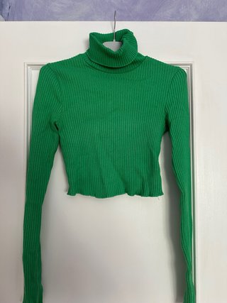 Camiseta Verde de Cuello Alto