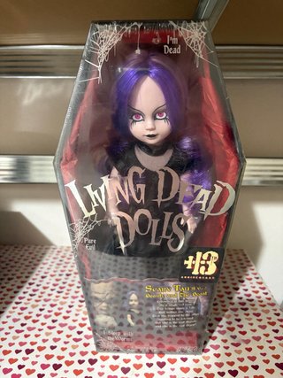 Muñeca Living Dead Dolls Scary Tales