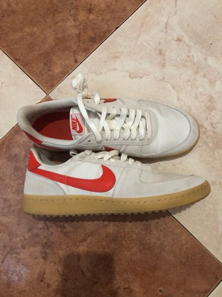 Zapatillas Nike Blancas y Rojas