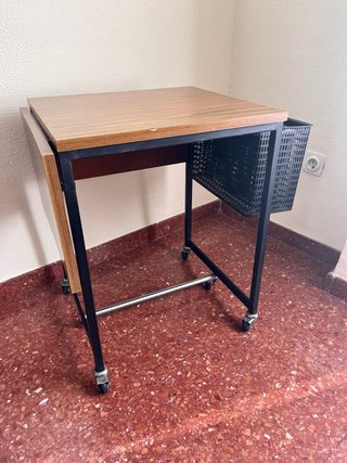 Mesa extensible con ruedas y archivador
