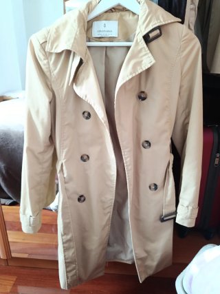 Gabardina Stradivarius Beig